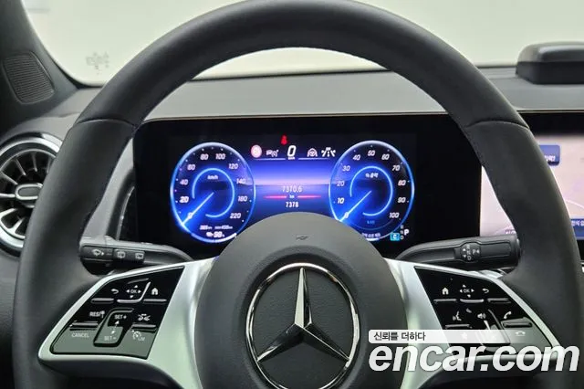 Mercedes-Benz EQB — Фото автомобиля 8