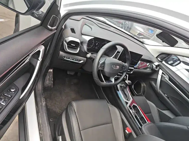 Geely Binyue — Фото автомобиля 15
