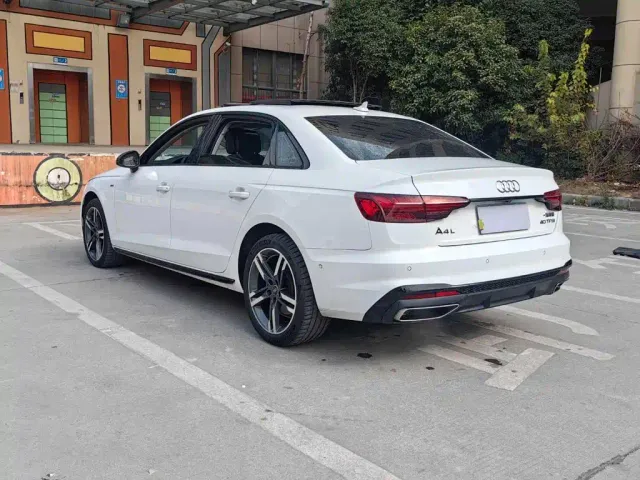 Audi A4L — Фото автомобиля 14