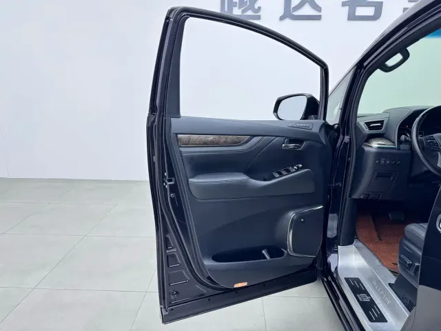Toyota Vellfire — Фото автомобиля 6