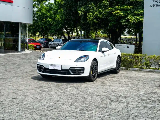 Porsche Panamera — Фото автомобиля 3