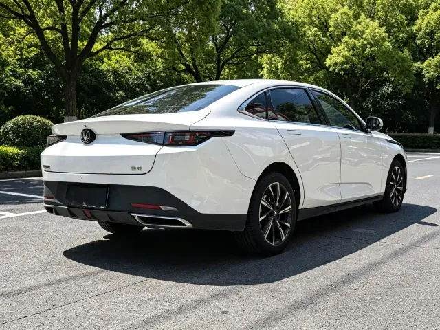 Changan Eado — Фото автомобиля 7
