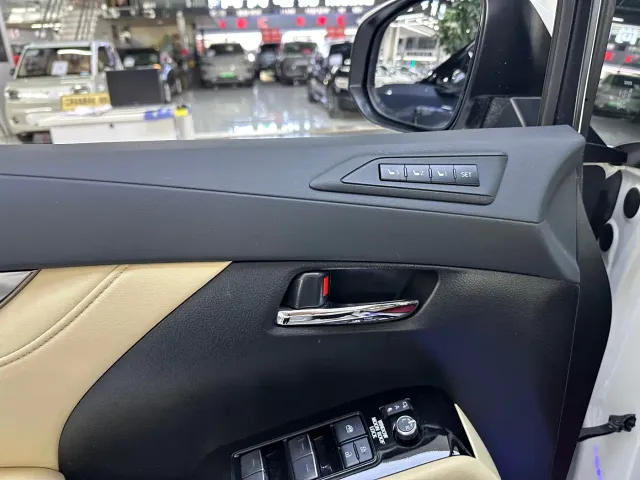 Toyota Alphard — Фото автомобиля 10