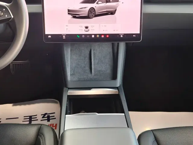 Tesla Model 3 — Фото автомобиля 12