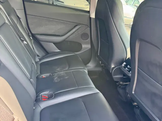 Tesla Model Y — Фото автомобиля 9