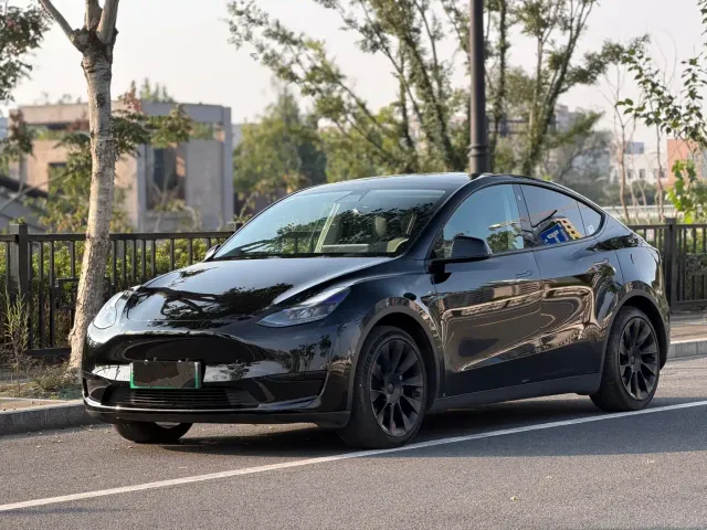 Фотография автомобиля — Tesla Model Y