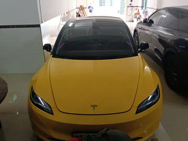 Tesla Model 3 — Фото автомобиля 2