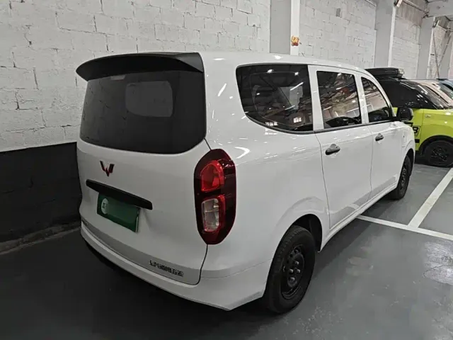 Wuling Hongguang — Фото автомобиля 6