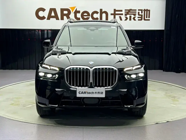 BMW X7 — Фото автомобиля 2