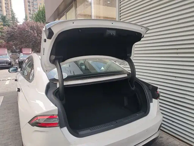 Lincoln Z — Фото автомобиля 18