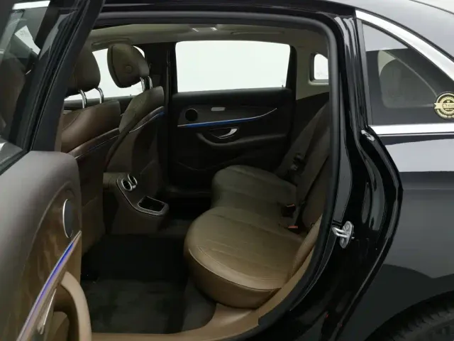 Mercedes-Benz E-Class — Фото автомобиля 15