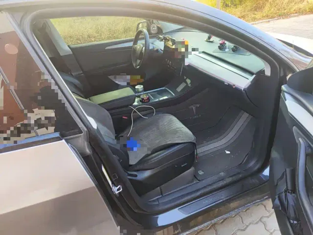 Tesla Model Y — Фото автомобиля 17