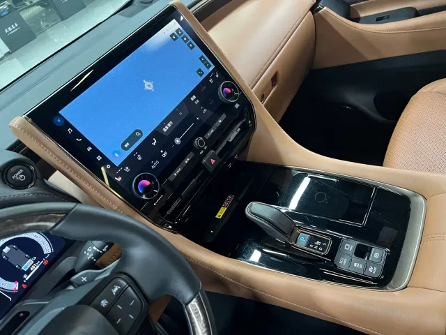Toyota Alphard — Фото автомобиля 26