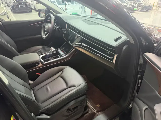 Audi Q7 — Фото автомобиля 13