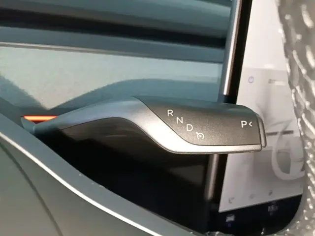 Tesla Model Y — Фото автомобиля 9