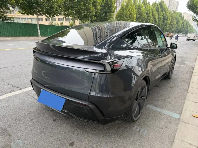 Tesla Model Y — Фото автомобиля 3