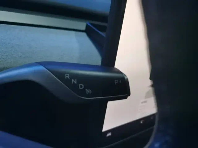 Tesla Model Y — Фото автомобиля 13