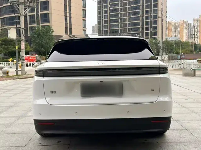 Li Auto i6 — Фото автомобиля 5