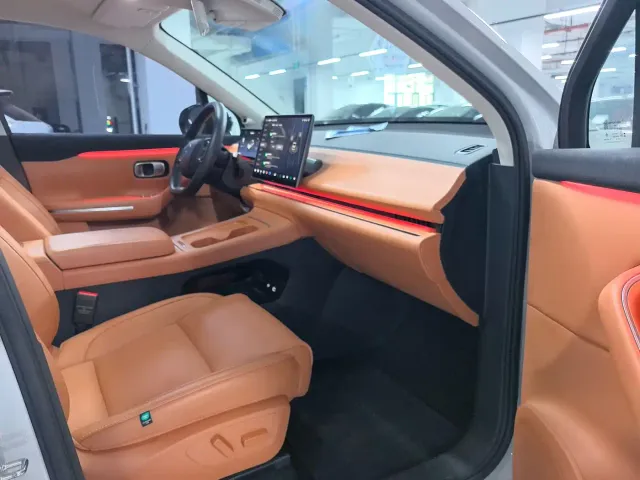 Leapmotor C10 — Фото автомобиля 13