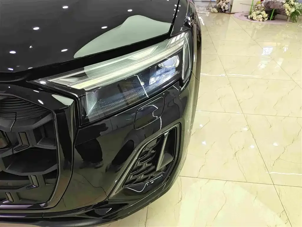 Audi Audi Q7 2025 45 TFSI quattro S line Black Warrior — Фото автомобиля 9