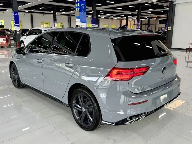 Volkswagen Golf — Фото автомобиля 9