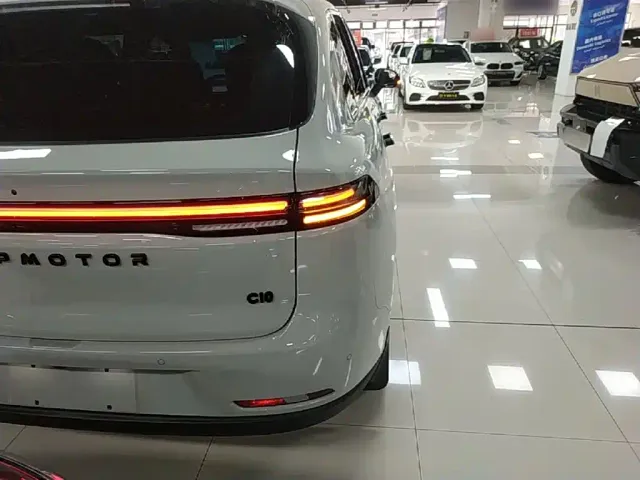 Leapmotor C10 — Фото автомобиля 6