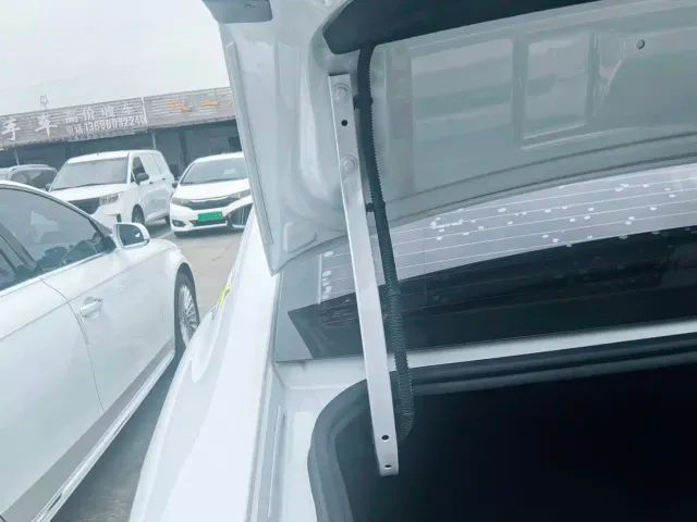 Roewe i5 — Фото автомобиля 27