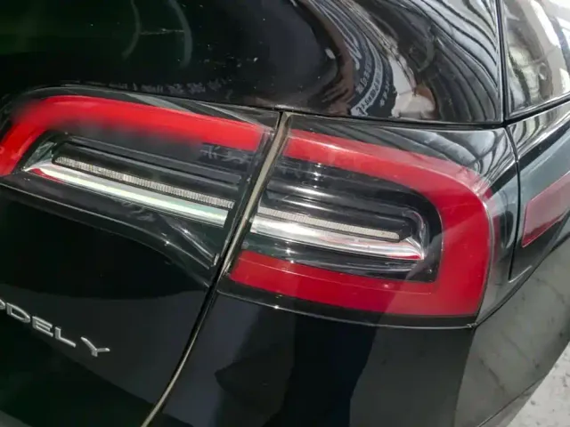 Tesla Model Y — Фото автомобиля 7