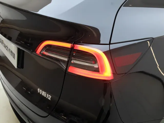 Tesla Model Y — Фото автомобиля 29