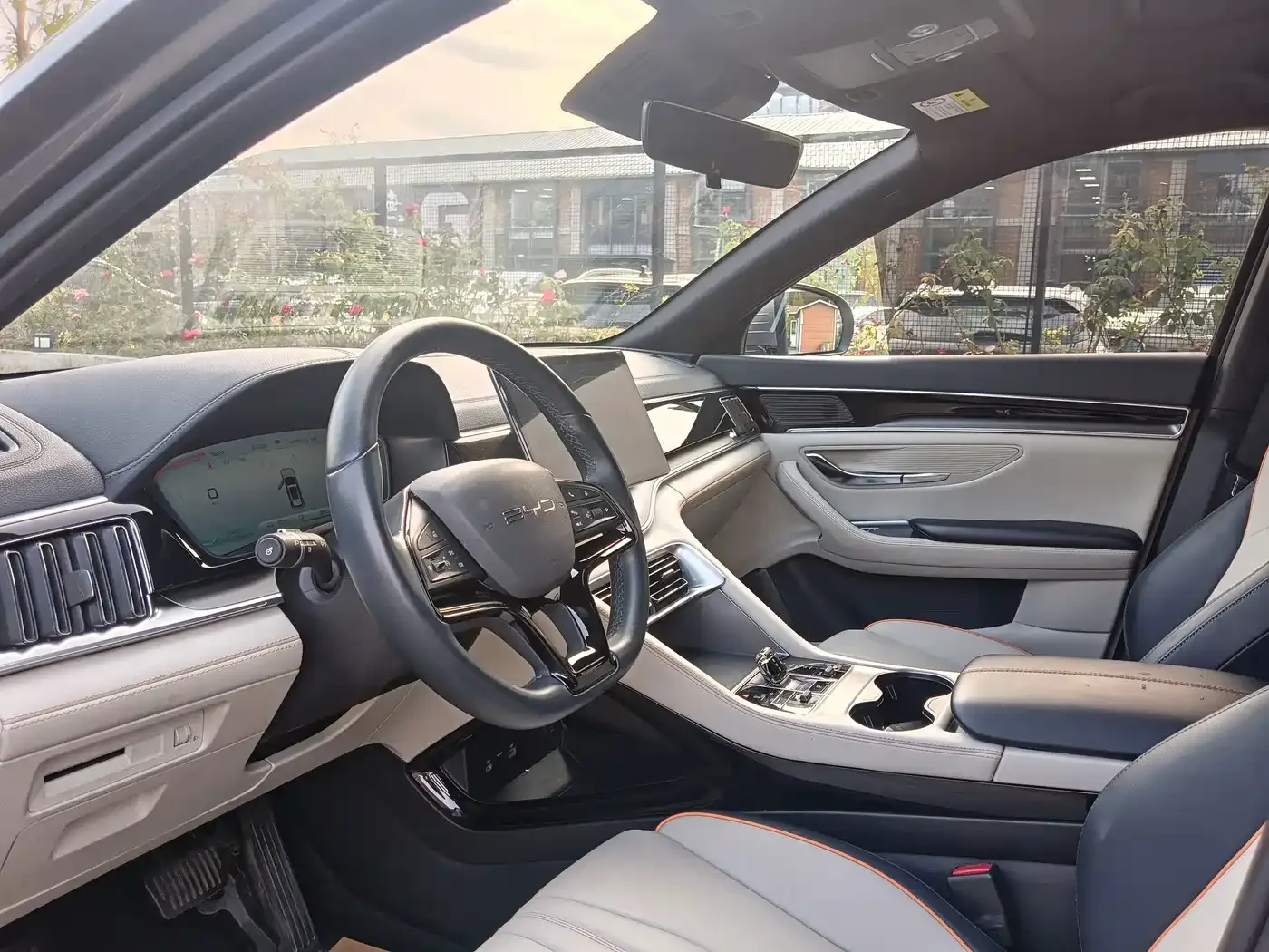 BYD Song PLUS PHEV 2024 Glory Edition EV 520km Luxury — Фото автомобиля 12
