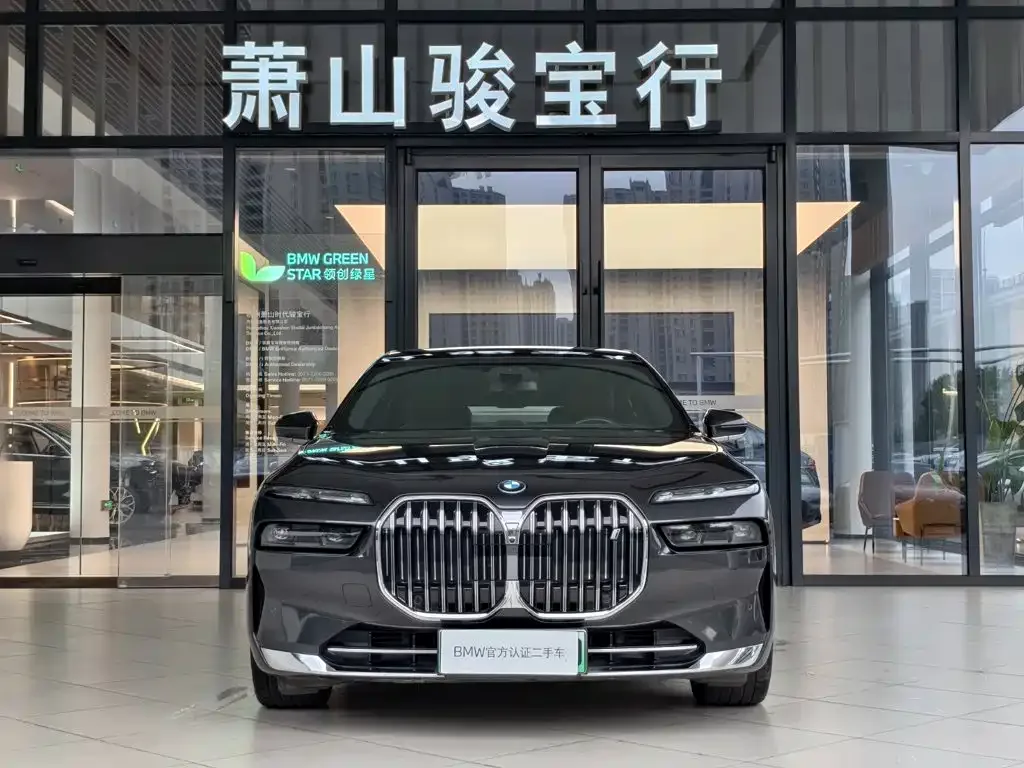 BMW BMW i7 2023 eDrive50L Premium Luxury Package — Фото автомобиля 2