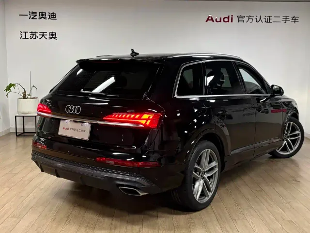 Audi Q7 — Фото автомобиля 4