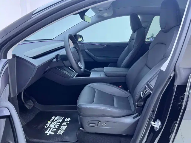Tesla Model Y — Фото автомобиля 15