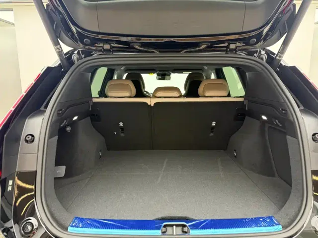 Volvo XC70 Plug-in Hybrid — Фото автомобиля 5