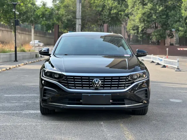 Volkswagen Passat — Фото автомобиля 2