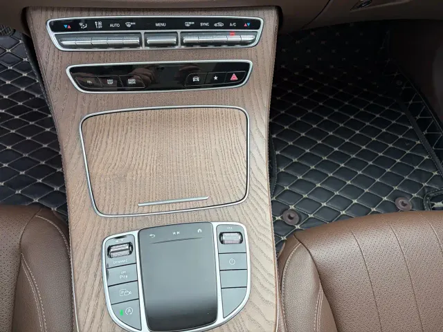 Mercedes-Benz E-Class — Фото автомобиля 8