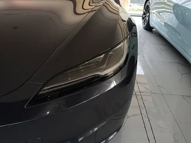 Tesla Model 3 — Фото автомобиля 23