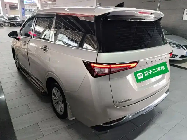 Wuling Jiachen — Фото автомобиля 4