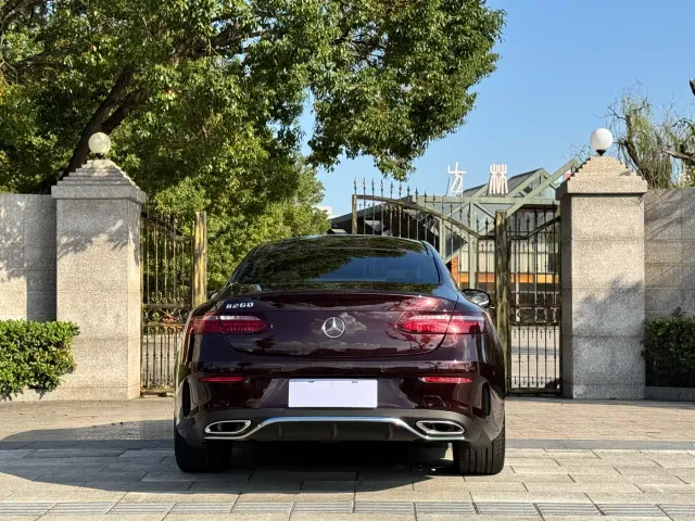 Mercedes-Benz E-Class — Фото автомобиля 5