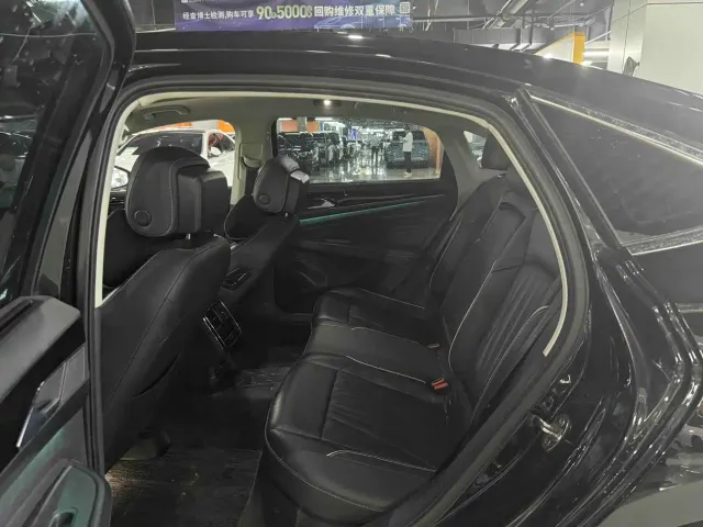 Volkswagen Passat — Фото автомобиля 9