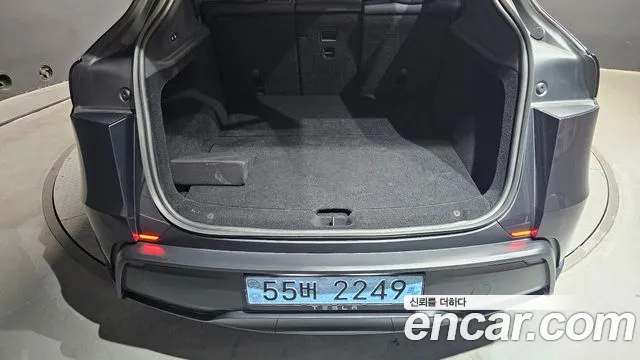 Tesla Model Y — Фото автомобиля 30
