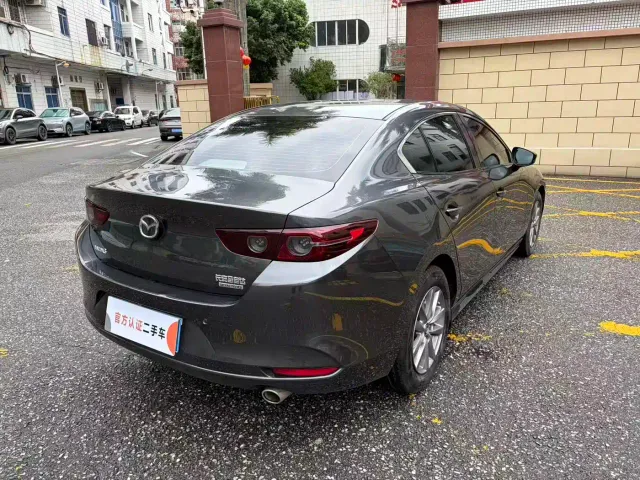 Mazda Axela — Фото автомобиля 5