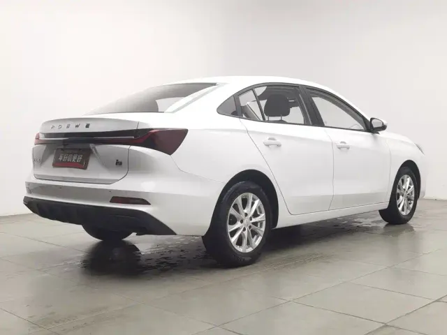 Roewe i5 — Фото автомобиля 2