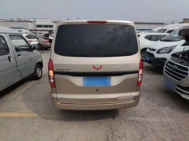 Wuling Hongguang V — Фото автомобиля 5