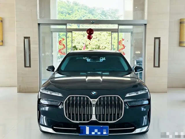 BMW 7 Series — Фото автомобиля 2