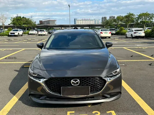 Mazda Axela — Фото автомобиля 2