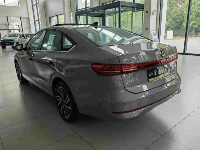 Volkswagen Lavida — Фото автомобиля 9