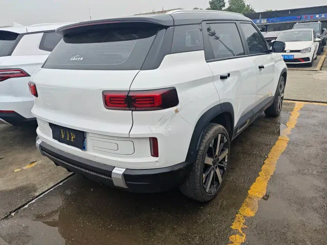Geely ICON — Фото автомобиля 14