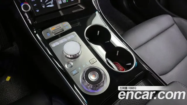 Genesis GV70 2.5T Бензин AWD — Фото автомобиля 9