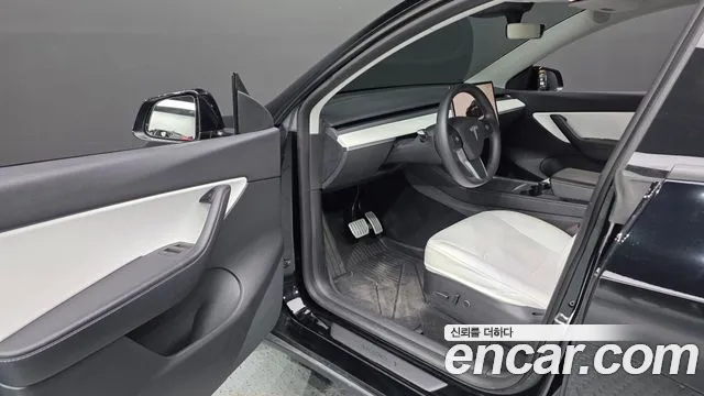 Tesla Model Y — Фото автомобиля 15
